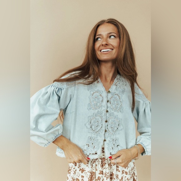 SOLD Aaron & Amber Demin Embroidery Volume Sleeve Top NWT Small - Picture 5 of 11